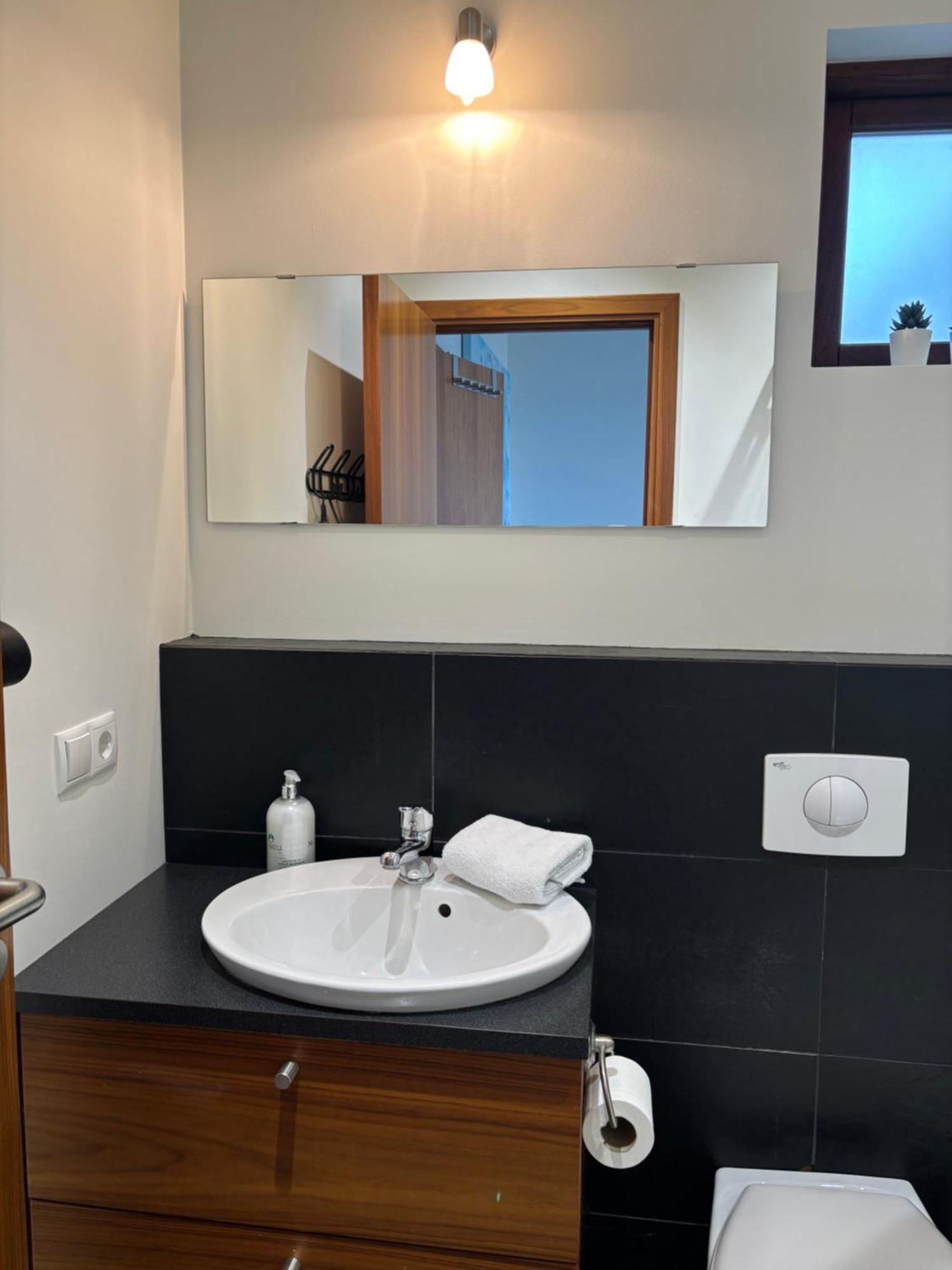 Ace Guesthouse Keflavík Dış mekan fotoğraf